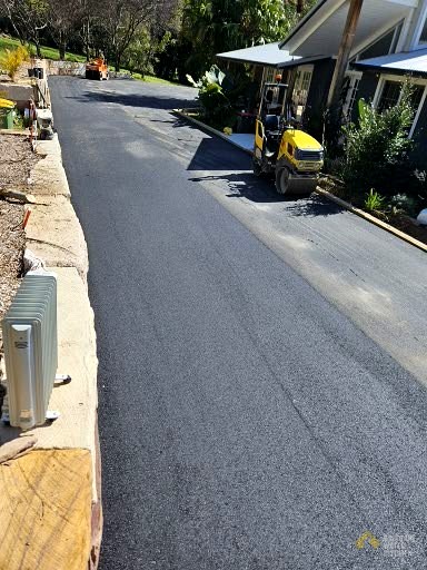 Residential Driveway Asphalting project photo 2