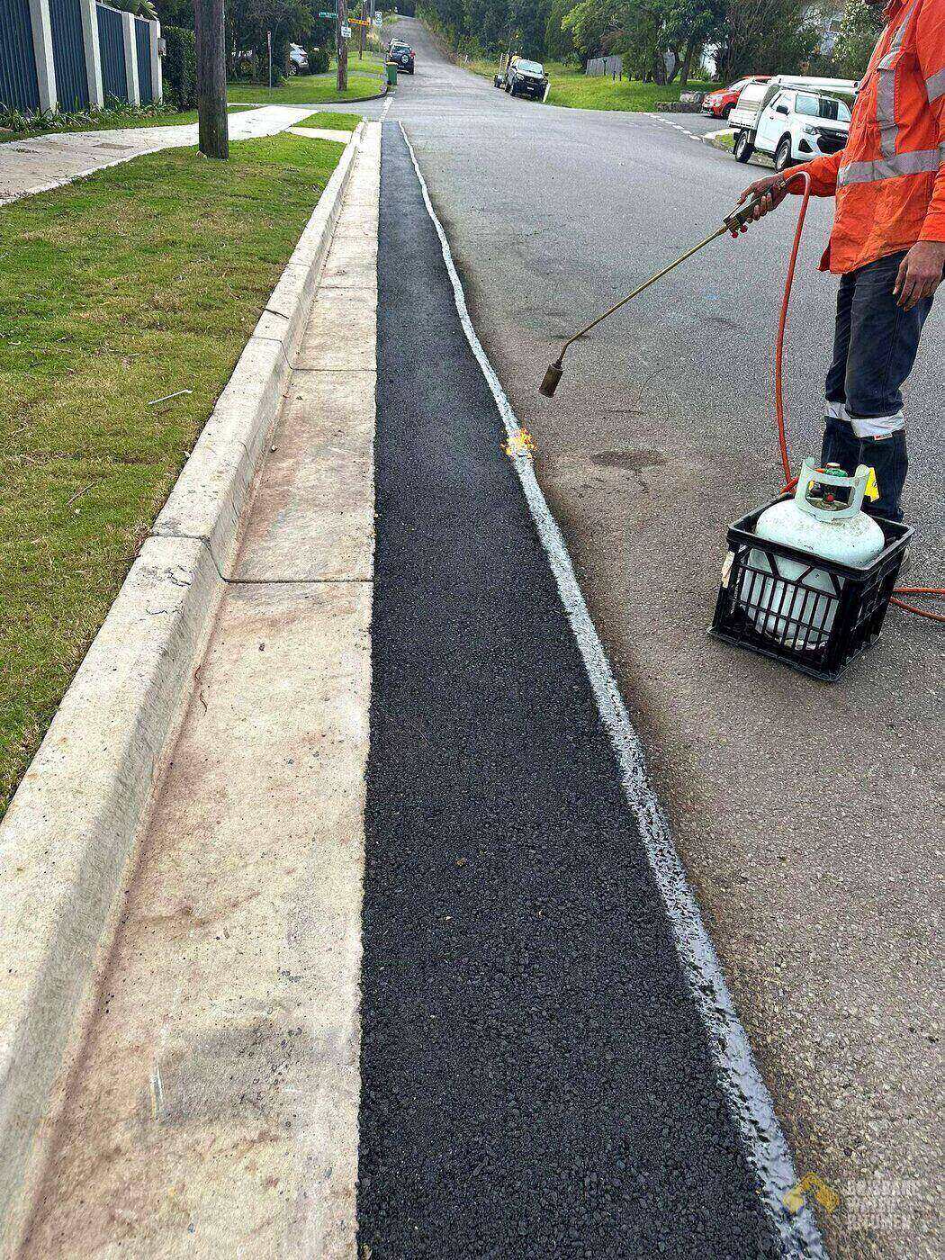 Road Shoulder Sealing with Bitumen Tape project photo 1