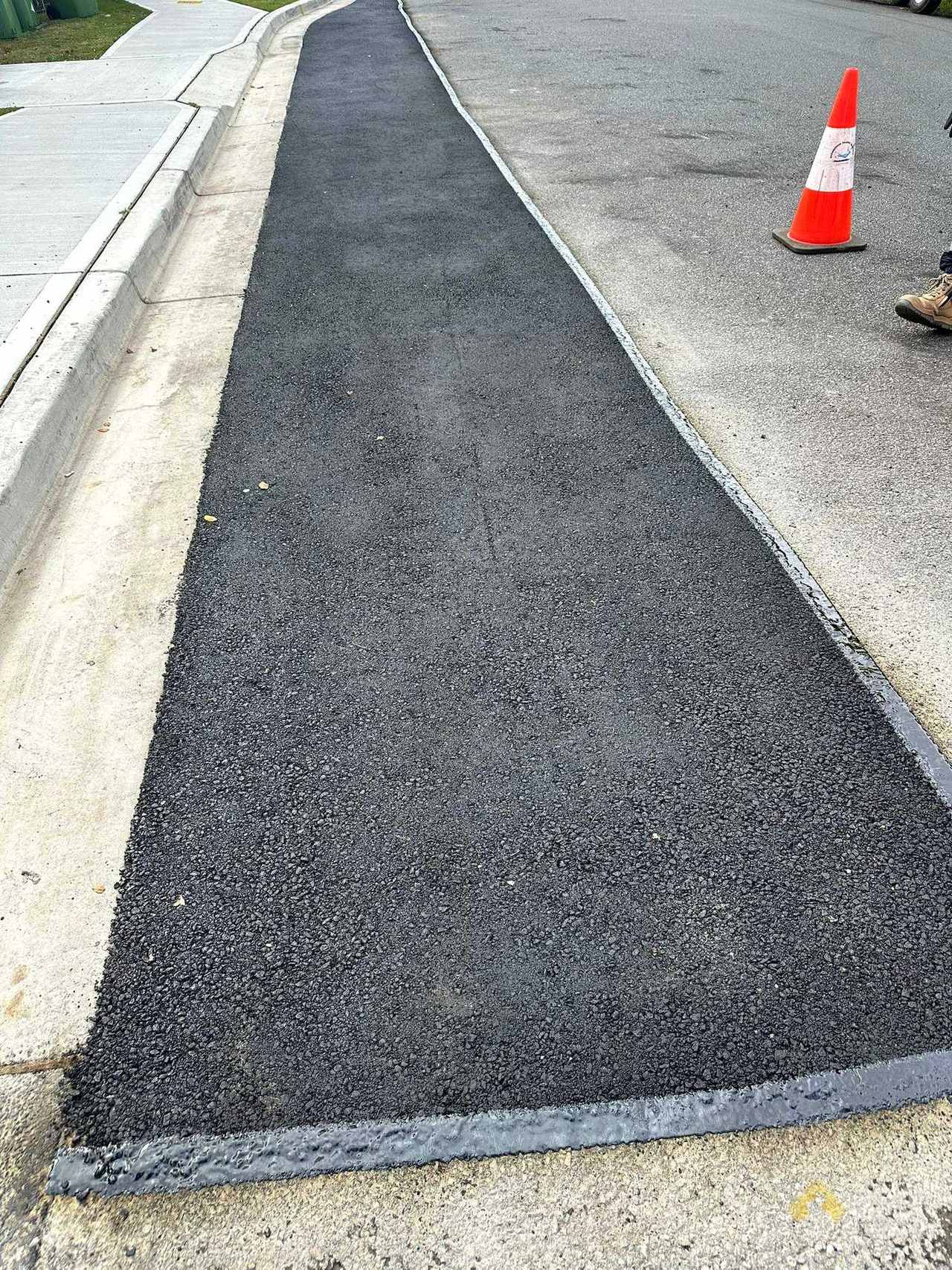 Road Shoulder Sealing with Bitumen Tape project photo 4, finished