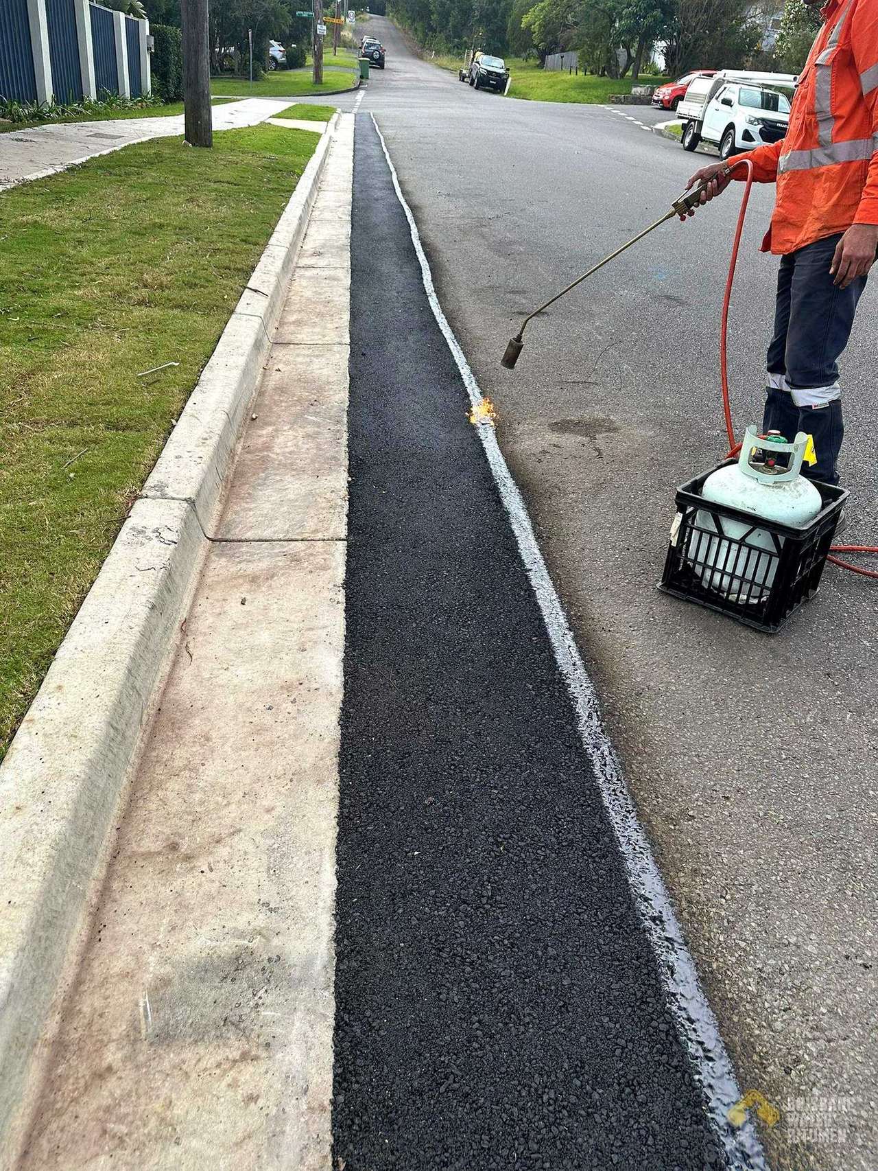 Road Shoulder Sealing with Bitumen Tape project photo 2