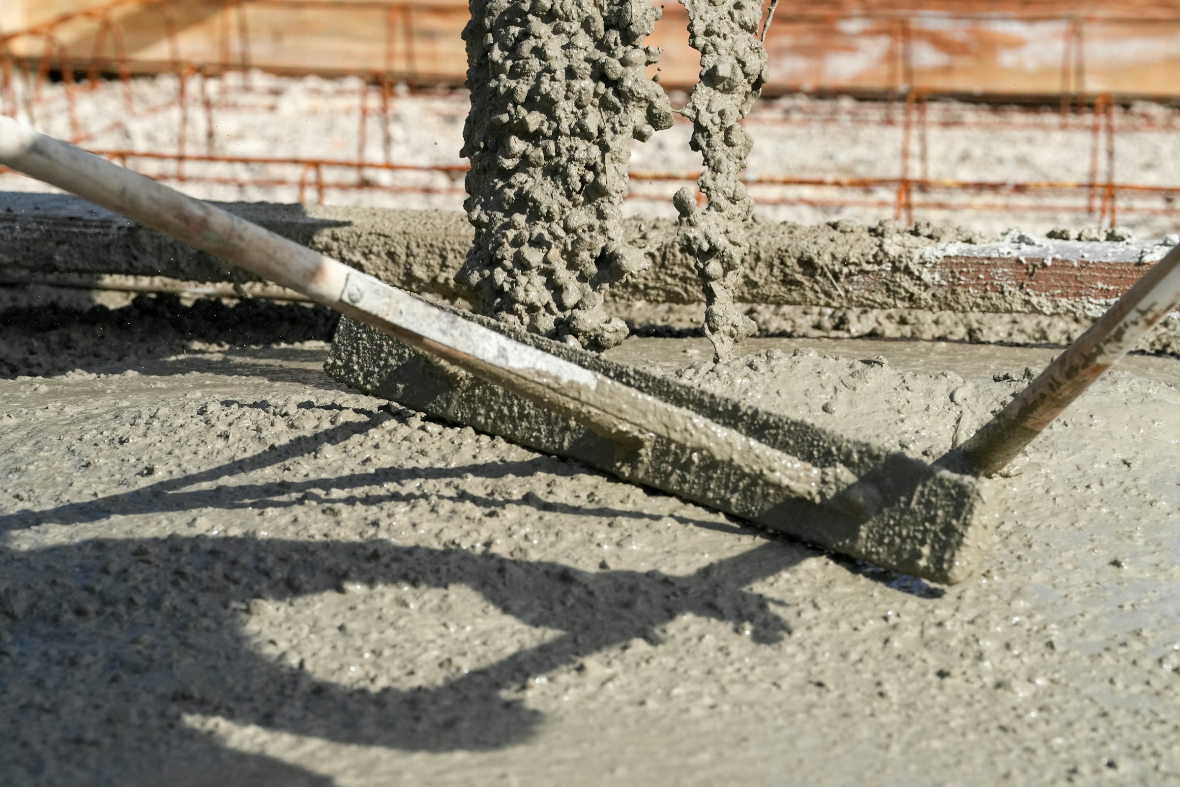 Concrete pour with screed across rebar โ crossing slab forming